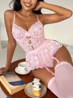 Sexy Bodysuit Frauen - Spitze Rückenfrei, Rosa, mit Spaghetti-Trägern - Clubwear inklusive Strümpfe
