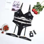 Verführerisches Spitzen-Set für Damen | 3-teilige Dessous mit Strumpfband | Transparente Details & nahtlose Passform – in Schwarz – Bild 6