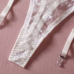 Sinnliche Hochzeit Dessous Set: Transparenter BH, Rüschen-Unterwäsche & Luxus Spitze - 3-tlg. für intime Momente – Bild 6