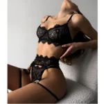 Romantisches Spitzen-Lingerie-Set für Damen | Schwarz mit Mesh-Einsätzen | 3-teilig inkl. BH, Slip & Strumpfband | Hochwertige Reizwäsche – Bild 3