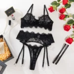 Romantisches Spitzen-Lingerie-Set für Damen | Schwarz mit Mesh-Einsätzen | 3-teilig inkl. BH, Slip & Strumpfband | Hochwertige Reizwäsche – Bild 6