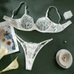 Erotische Dessous Set 2-teilig Spitzen-BH und Slip transparent Mesh – Bild 6