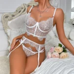 Schwarzes Spitzen-Dessous Set 3-teilig mit BH Höschen und Strumpfband – Bild 4