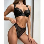 Schwarzes Spitzen Dessous Set BH und Tanga erotische Unterwäsche