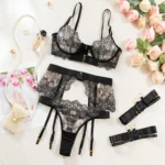 Schwarzes Dessous-Set mit Blumenstickerei 4-teilig BH Slip Strumpfhalter Metallverschluss – Bild 6