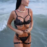 Spitzen Lingerie Set 4-teilig BH Slip Strumpfhalter mit Peplum Rock